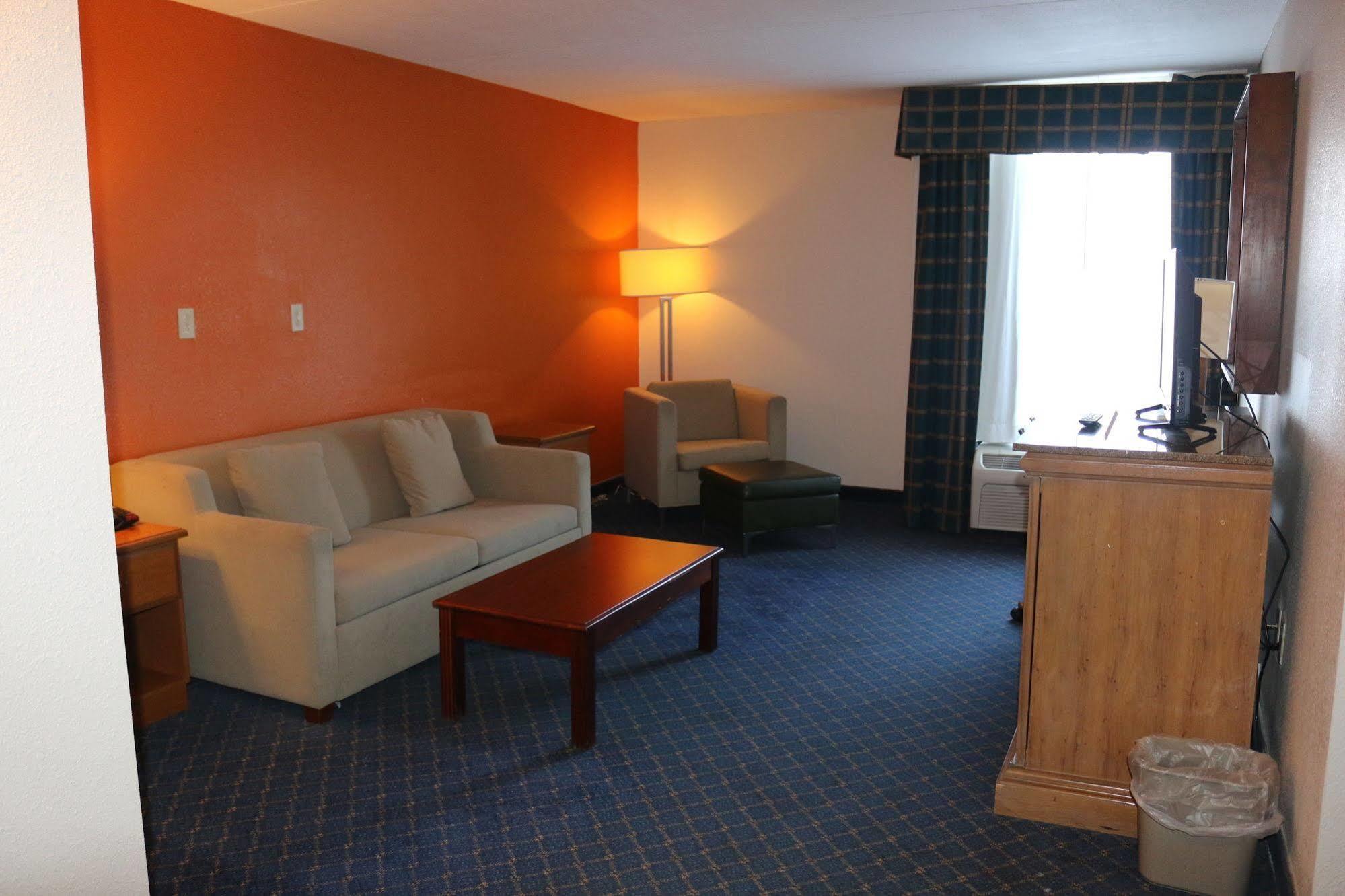 Econo Lodge Inn & Suites Norton Exterior foto